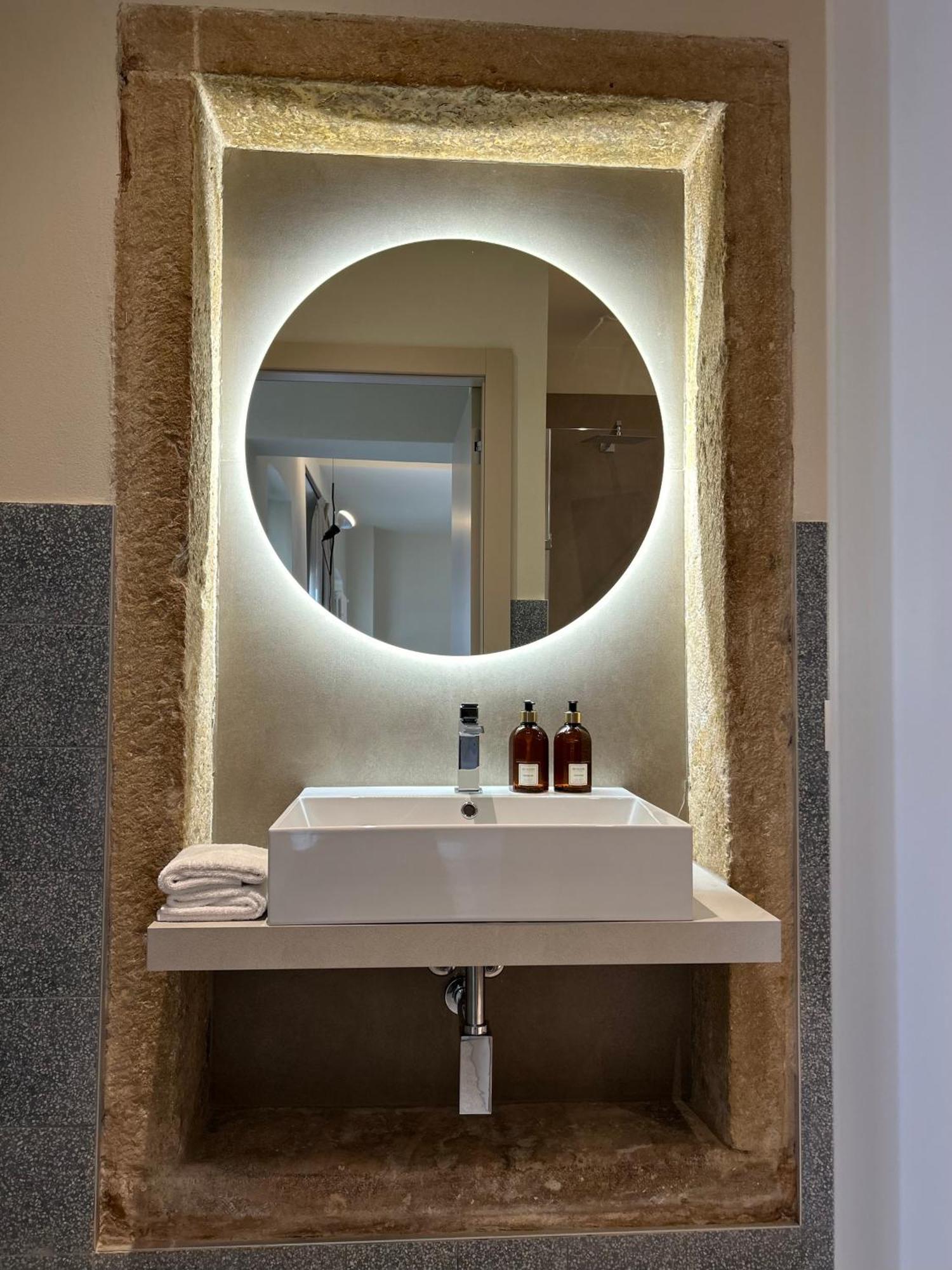 The Lake Suites Com - Luxury Stay In Lazise Exterior photo